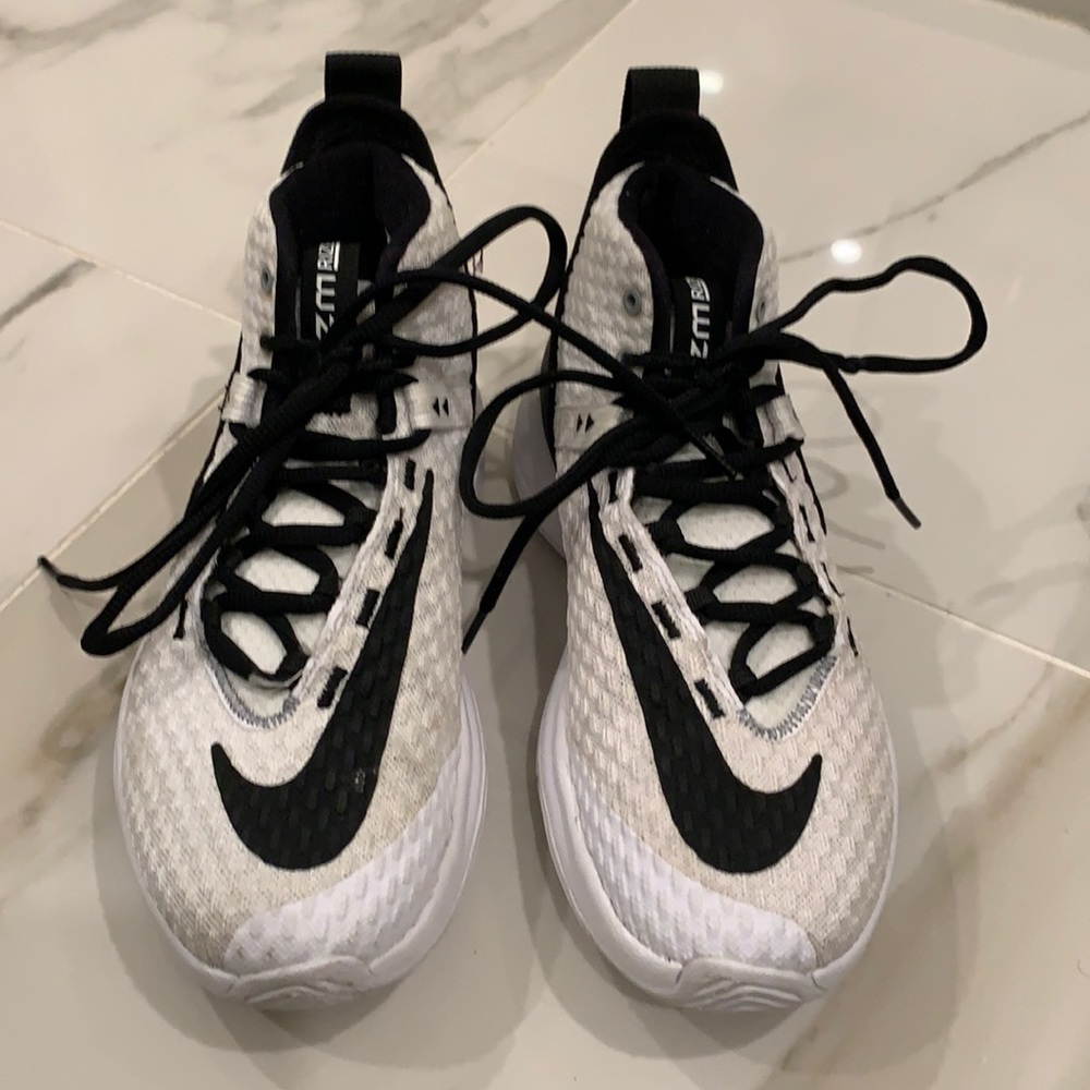 Nike zoom rise TB sneaker